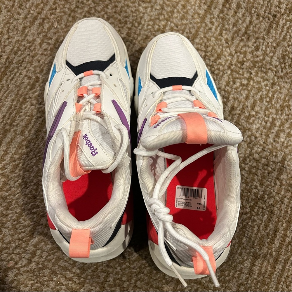NWT Reebok shoes size 9.5